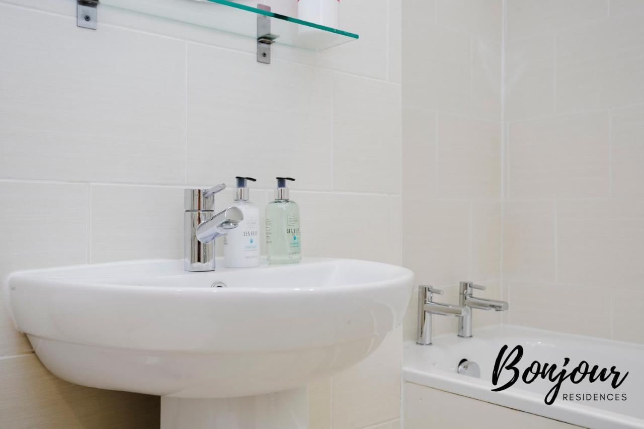 Montmartre - New Town 3br-3ba Main Door - By Bonjour Residences Apartment *