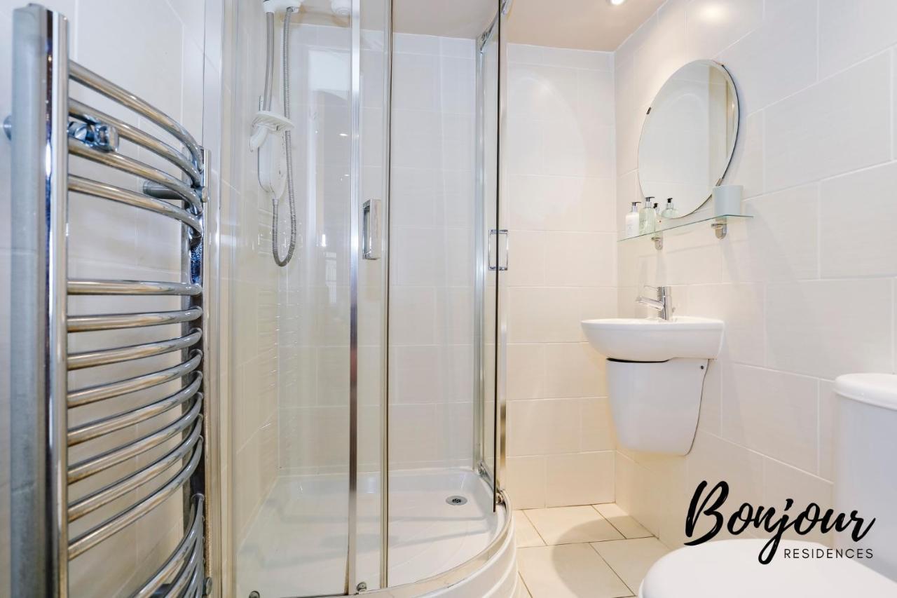 Montmartre - New Town 3br-3ba Main Door - By Bonjour Residences Edinburgh