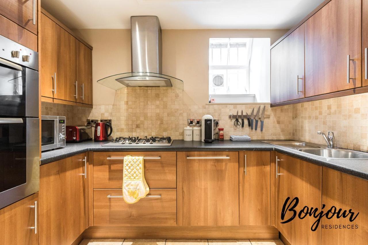 Apartment Montmartre - New Town 3br-3ba Main Door - By Bonjour Residences Edinburgh