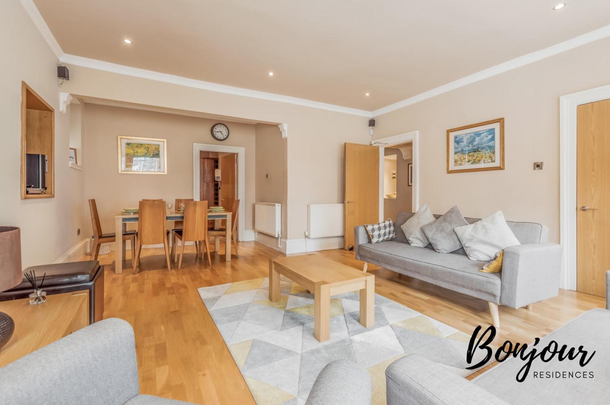 Montmartre - New Town 3br-3ba Main Door - By Bonjour Residences