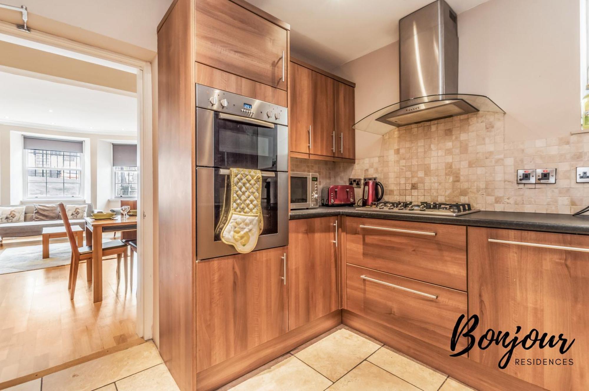Montmartre - New Town 3br-3ba Main Door - By Bonjour Residences